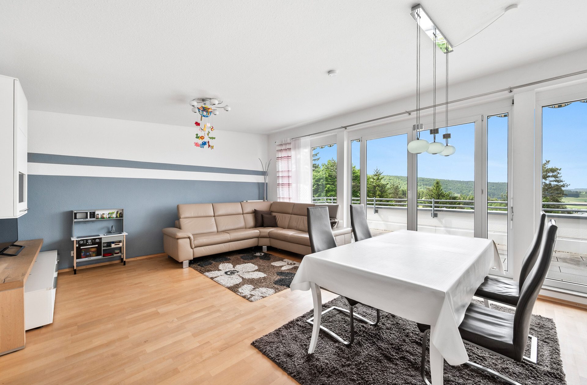 Ingo Leibinger Immobilienvermittlung - Immobilienangebot - Tuttlingen - Alle - PROVISIONSFREI - 4 Zimmer, Dachterrasse, Stil pur - Lichtdurchflutete moderne Maisonettewohnung