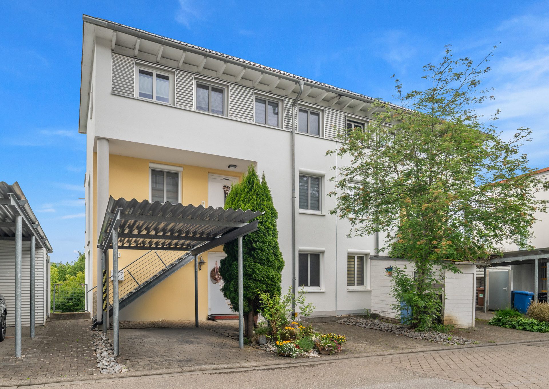 Ingo Leibinger Immobilienvermittlung - Immobilienangebot - Tuttlingen - Alle - PROVISIONSFREI - 4 Zimmer, Dachterrasse, Stil pur - Lichtdurchflutete moderne Maisonettewohnung