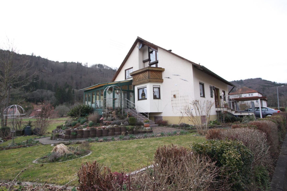 Ingo Leibinger Immobilienvermittlung - Immobilienangebot - Brenthal - Alle - Entzückendes Einfamilienhaus mit Wintergarten