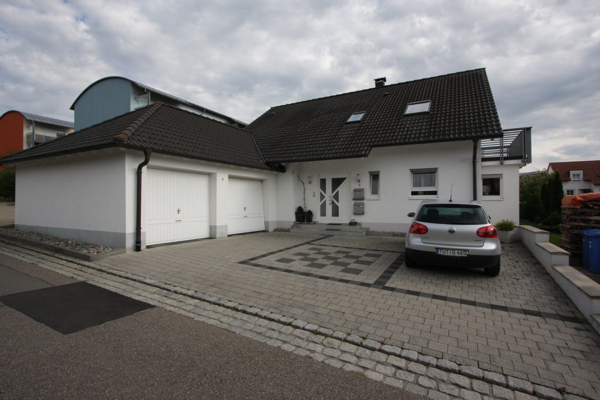 Ingo Leibinger Immobilienvermittlung - Immobilienangebot - Tuttlingen - Alle - Neuwertiges Ein-/ Zweifamilienhaus in ruhiger Stadtrandlage