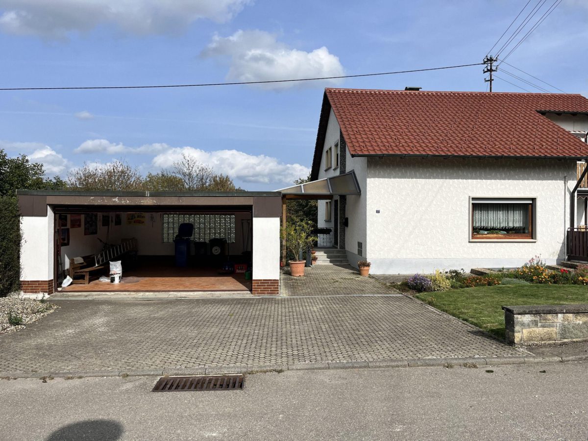 Ingo Leibinger Immobilienvermittlung - Immobilienangebot - Gosheim - Alle - Großes Wohnhaus mit Doppelgarage in guter Lage von Gosheim