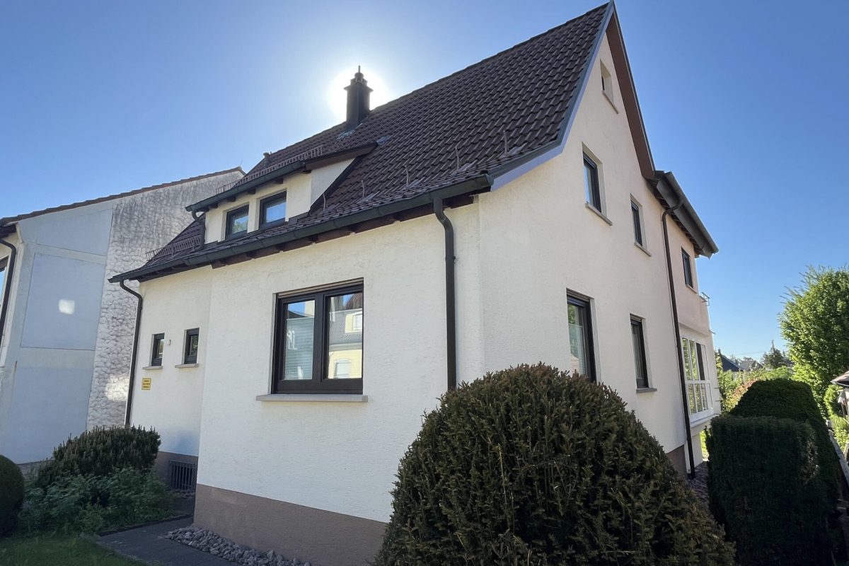 Ingo Leibinger Immobilienvermittlung - Immobilienangebot - Trossingen - Alle - Wohnhaus mit herrlichem Grundstück in Trossingen