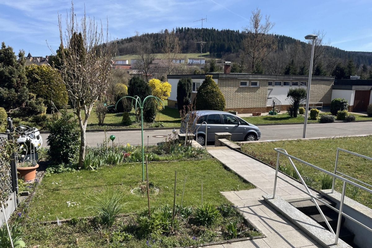 Ingo Leibinger Immobilienvermittlung - Immobilienangebot - Tuttlingen - Alle - VERKAUFT ! - Reihenmittelhaus in ruhiger, sonniger Wohnlage im "Koppenland" in Tuttlingen