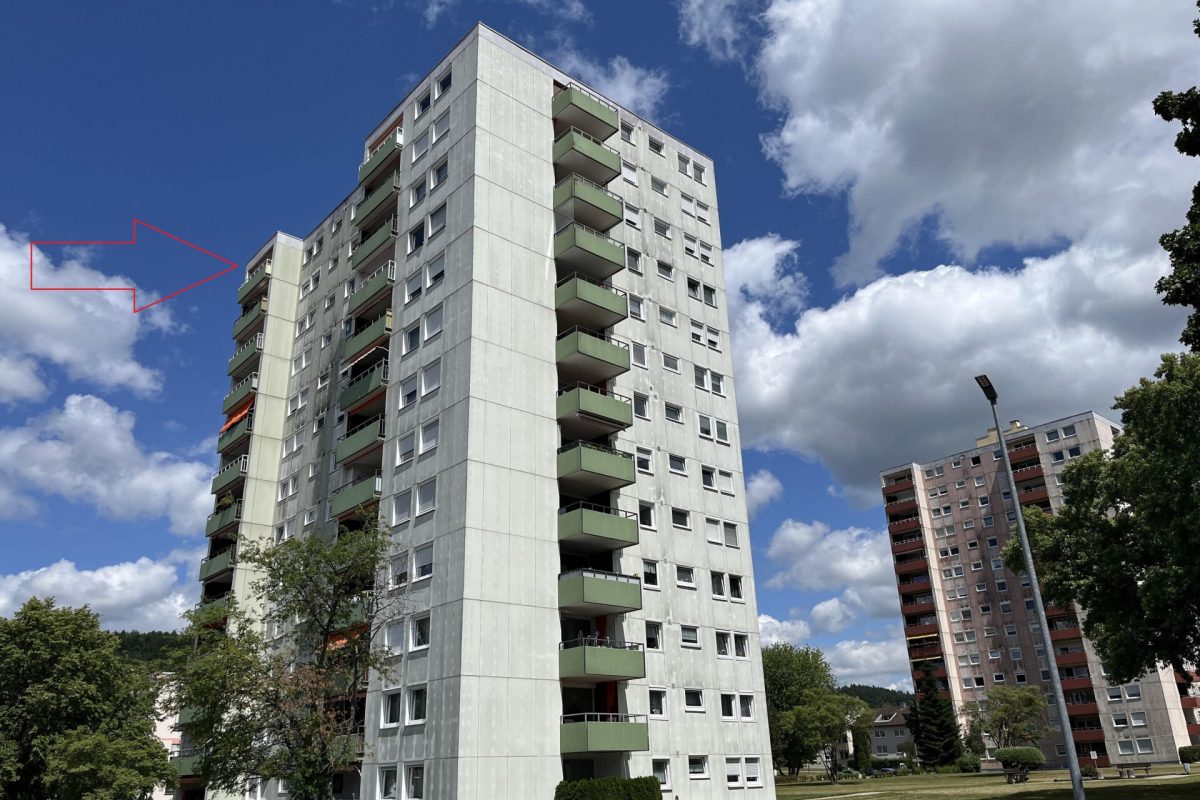 Ingo Leibinger Immobilienvermittlung - Immobilienangebot - Tuttlingen - Alle - Renovierte 4-Zimmer-Penthouse-Wohnung mit TG-Stellplatz in Tuttlingen