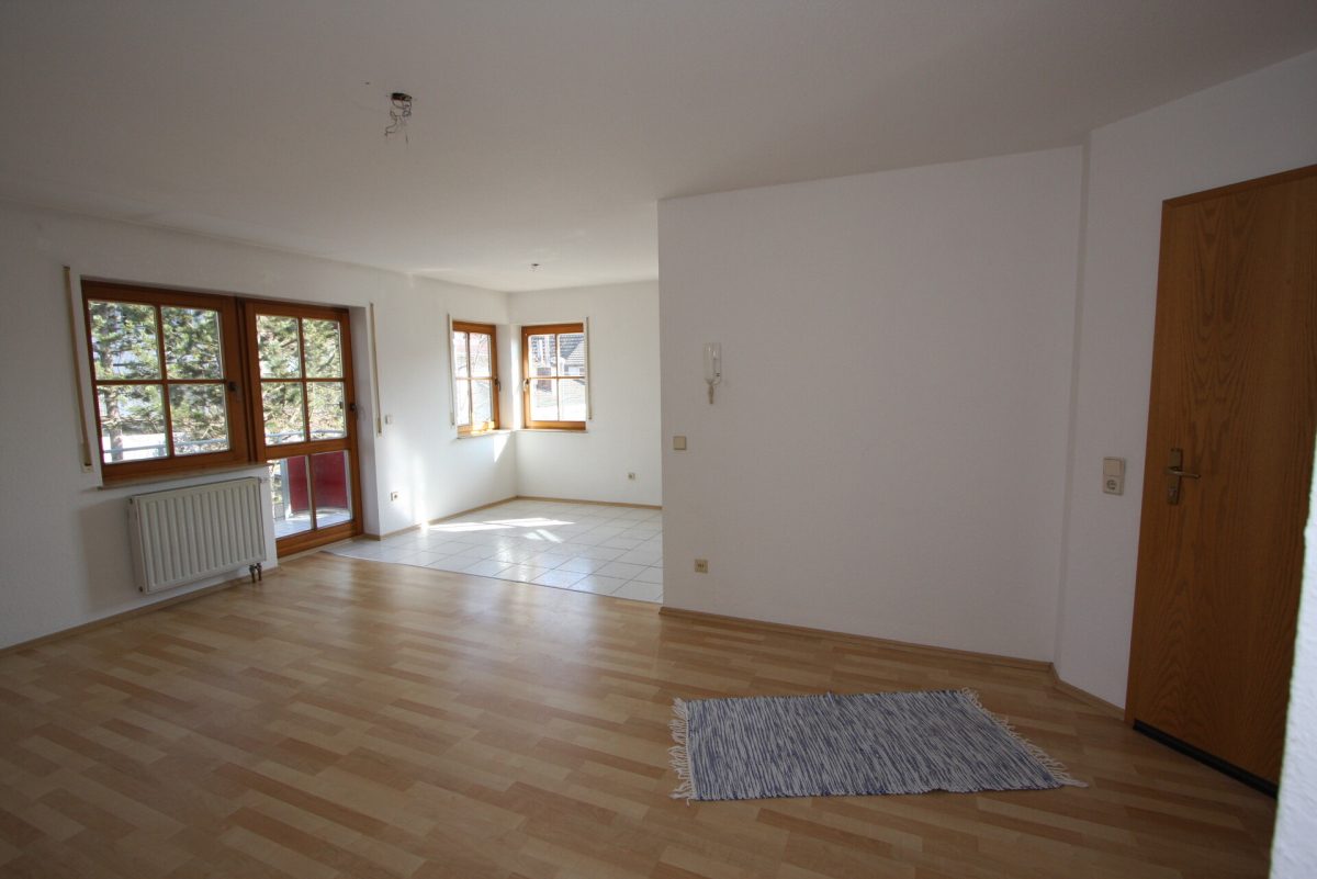 Ingo Leibinger Immobilienvermittlung - Immobilienangebot - Liptingen - Alle - Provisionsfrei !!! 2,5-Zimmerwohnung mit Balkon und Garage