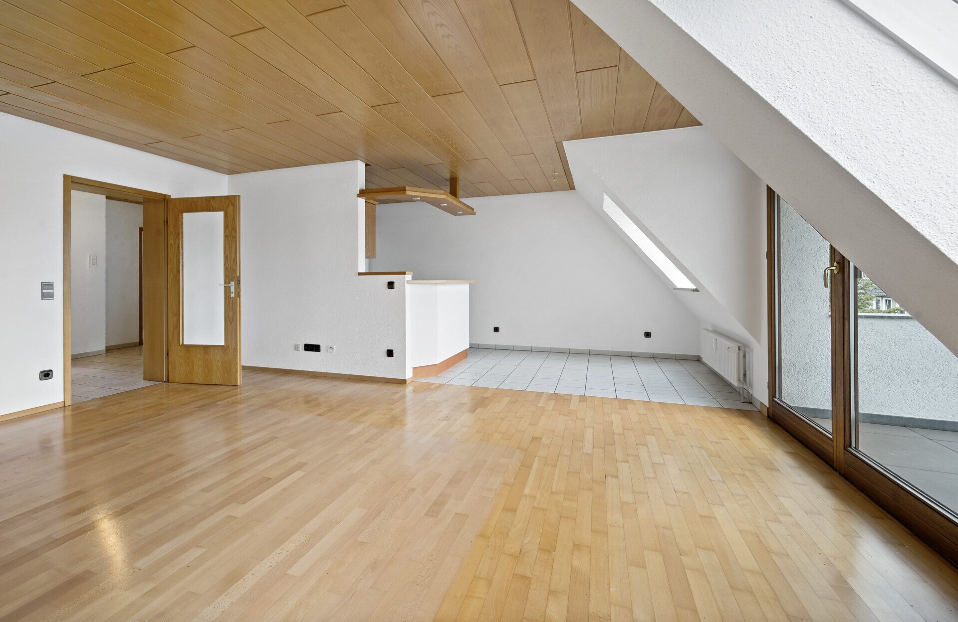 Wohnbereich Ingo Leibinger Immobilienvermittlung - Immobilienangebot - Tuttlingen - Alle - PROVISIONSFREI - Charmante Wohnung im Zentrum, 5 Zimmer auf 2 Etagen mit Balkon