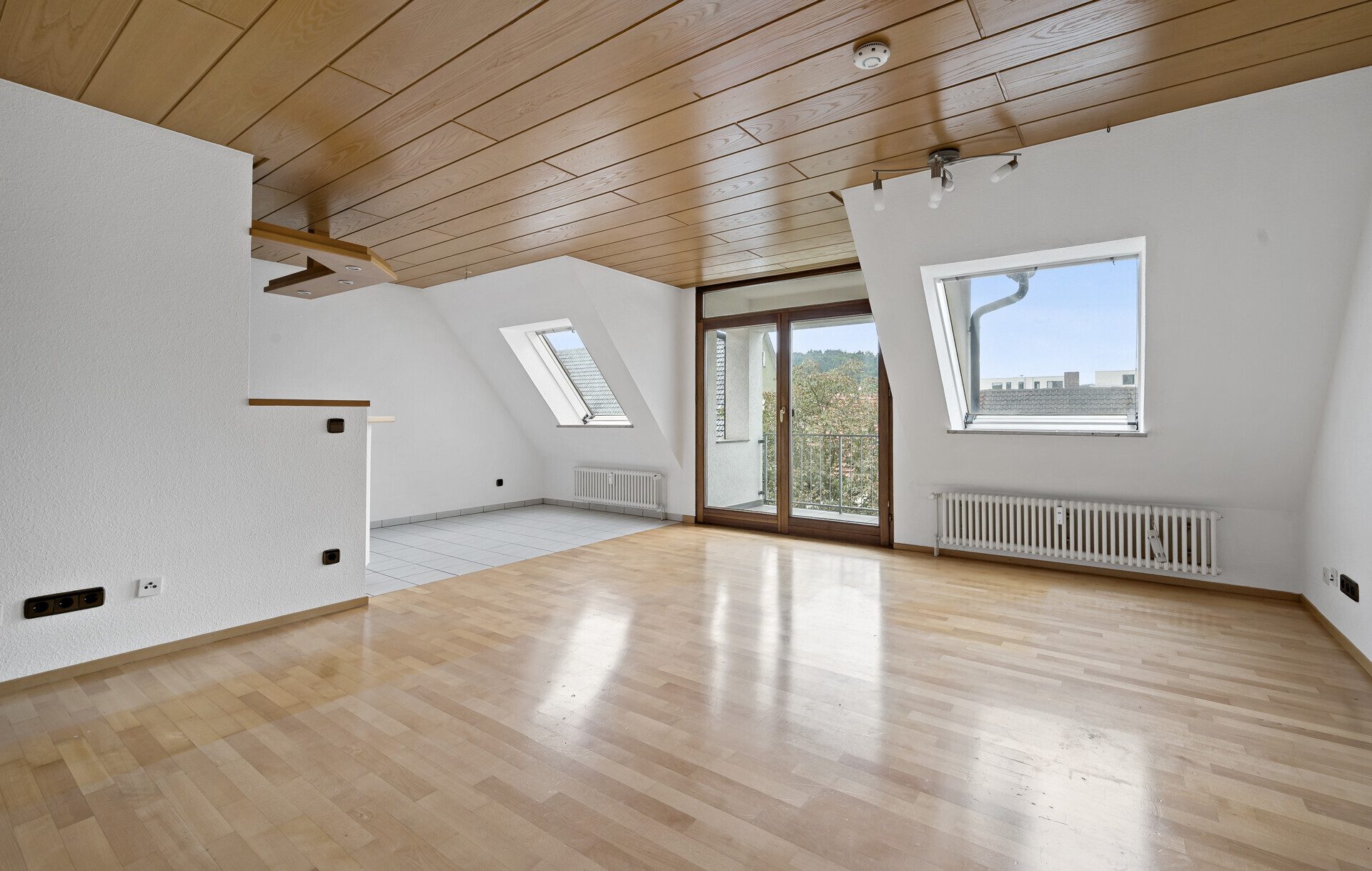 Wohnen Ingo Leibinger Immobilienvermittlung - Immobilienangebot - Tuttlingen - Alle - PROVISIONSFREI - Charmante Wohnung im Zentrum, 5 Zimmer auf 2 Etagen mit Balkon