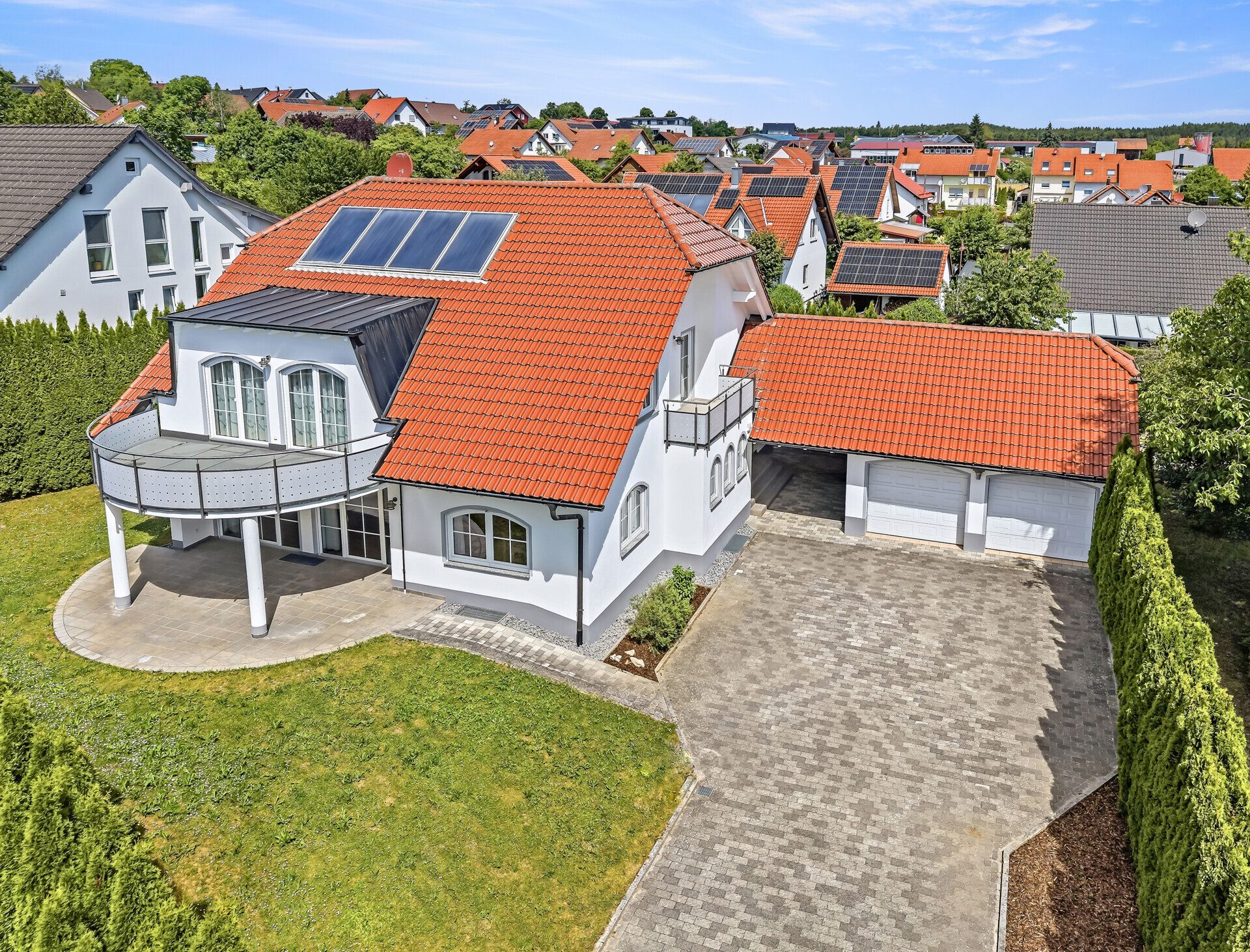 Ingo Leibinger Immobilienvermittlung - Immobilienangebot - Neuhausen ob Eck - Alle - PROVISIONSFREI- Außergewöhnlich wohnen: Großzügiges Einfamilienhaus mit architektonischem Charme