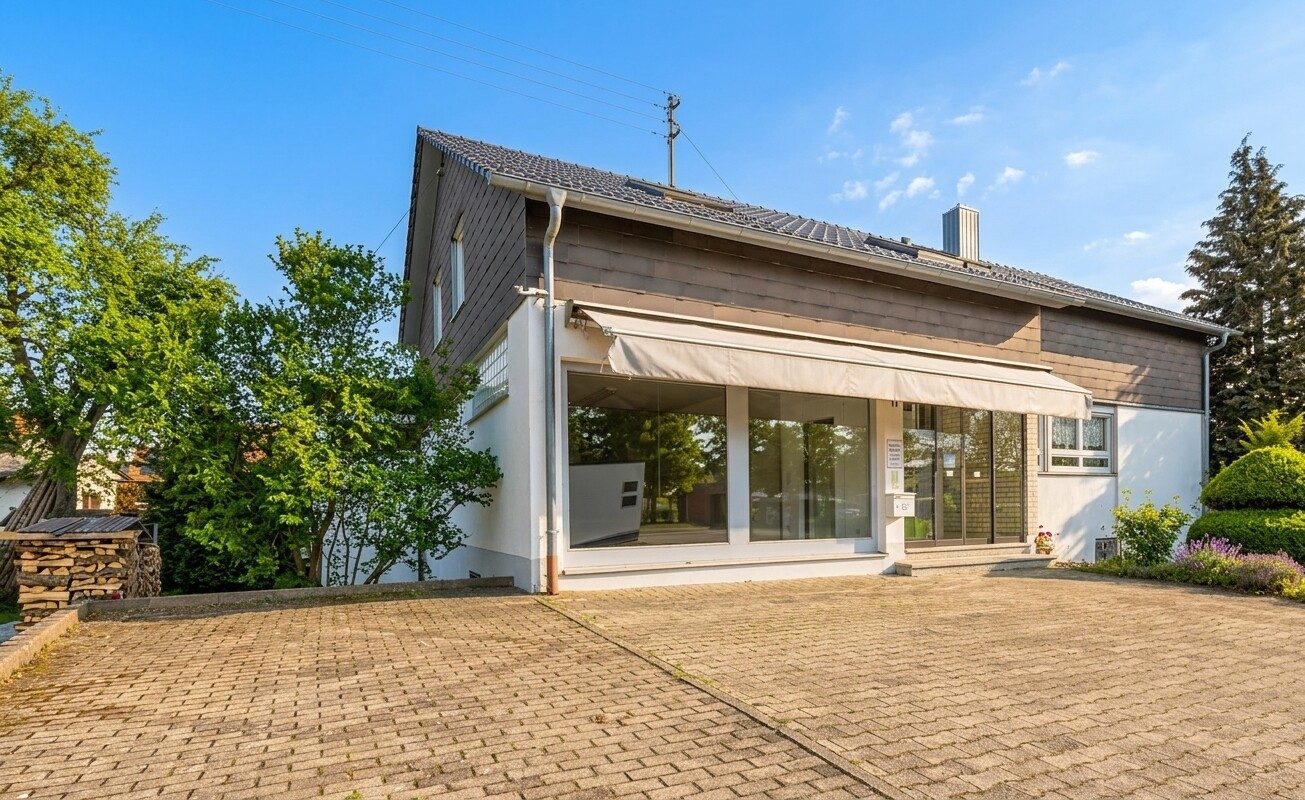 Ingo Leibinger Immobilienvermittlung - Immobilienangebot - Neuhausen ob Eck - Alle - PROVISIONSFREI - Großes Haus mit 3 Garagen,  und vielseitigen Möglichkeiten & Ladenfläche