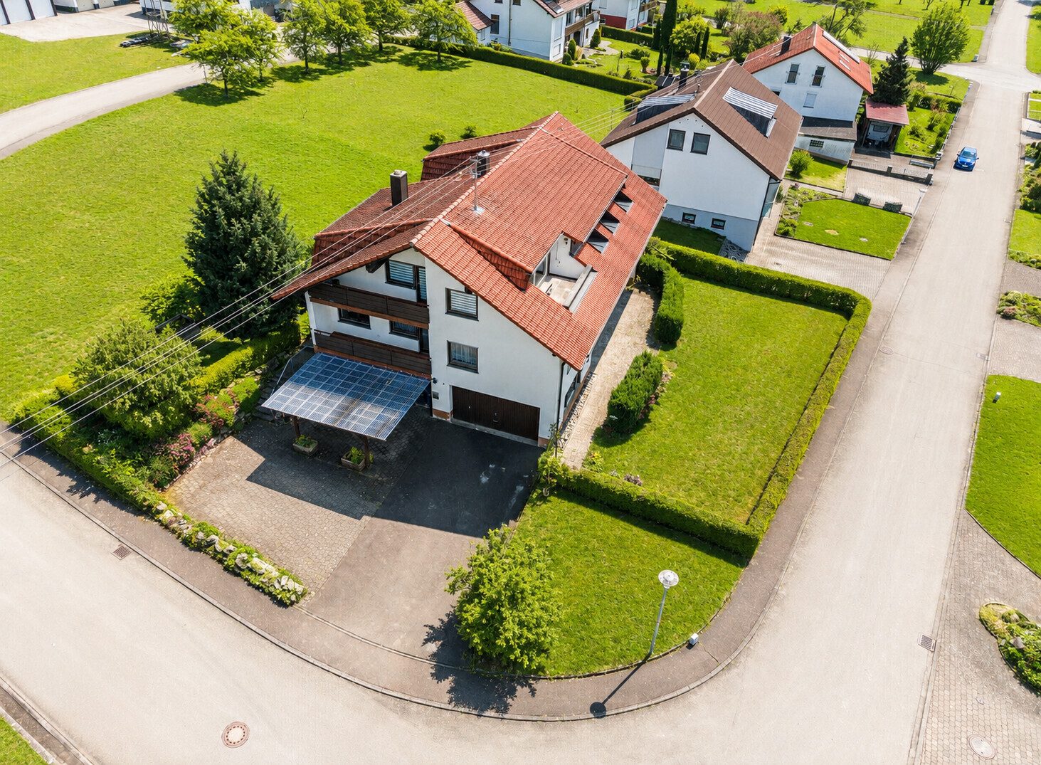 Ingo Leibinger Immobilienvermittlung - Immobilienangebot - Sauldorf - Alle - PROVISIONSFREI - Platz für die ganze Familie und mehr - großes Haus mit 2 Wohnungen, Garten & Garage