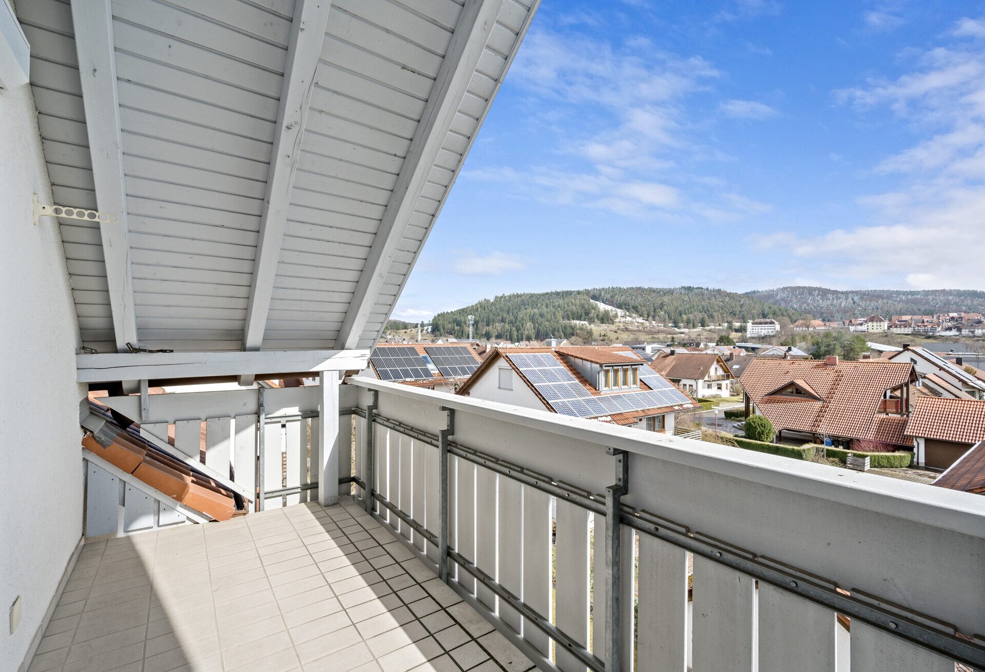 Ingo Leibinger Immobilienvermittlung - Immobilienangebot - Mühlheim - Alle - PROVISIONSFREI- Komfortable 4-Zimmer-Wohnung mit Balkon und Studio im Dachspitz