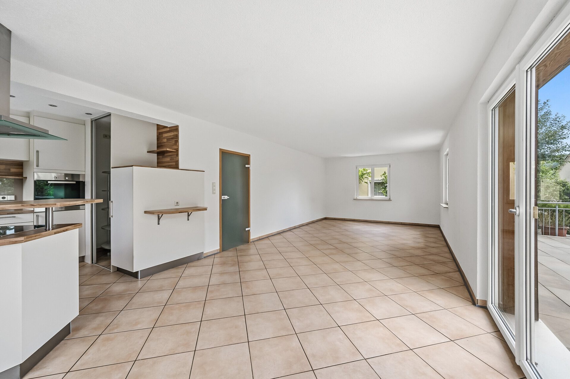 Ingo Leibinger Immobilienvermittlung - Immobilienangebot - Tuttlingen / Möhringen - Alle - PROVISIONSFREI- Großzügiges Haus in schöner Ortsrandlage - DG-Wohnung solide vermietet