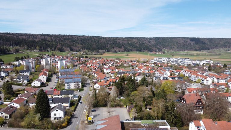 Ingo Leibinger Immobilienvermittlung - Immobilienangebot - Tuttlingen - Alle - PROVISIONSFREI- Vermieten, einziehen oder kombinieren – Mehrfamilienhaus mit Chancen