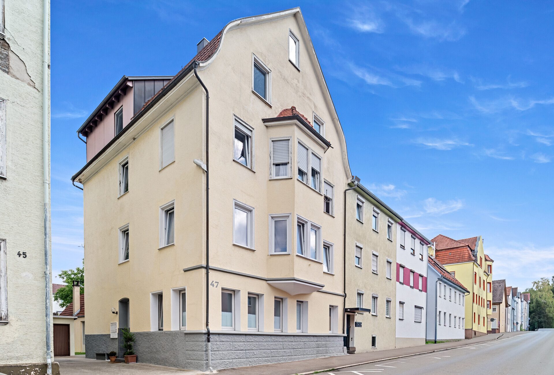 Außenansicht Ingo Leibinger Immobilienvermittlung - Immobilienangebot - Tuttlingen - Wohnungen - PROVISIONSFREI - Zentral wohnen mit Weitblick – 4 Zimmer & kleine Dachterrasse
