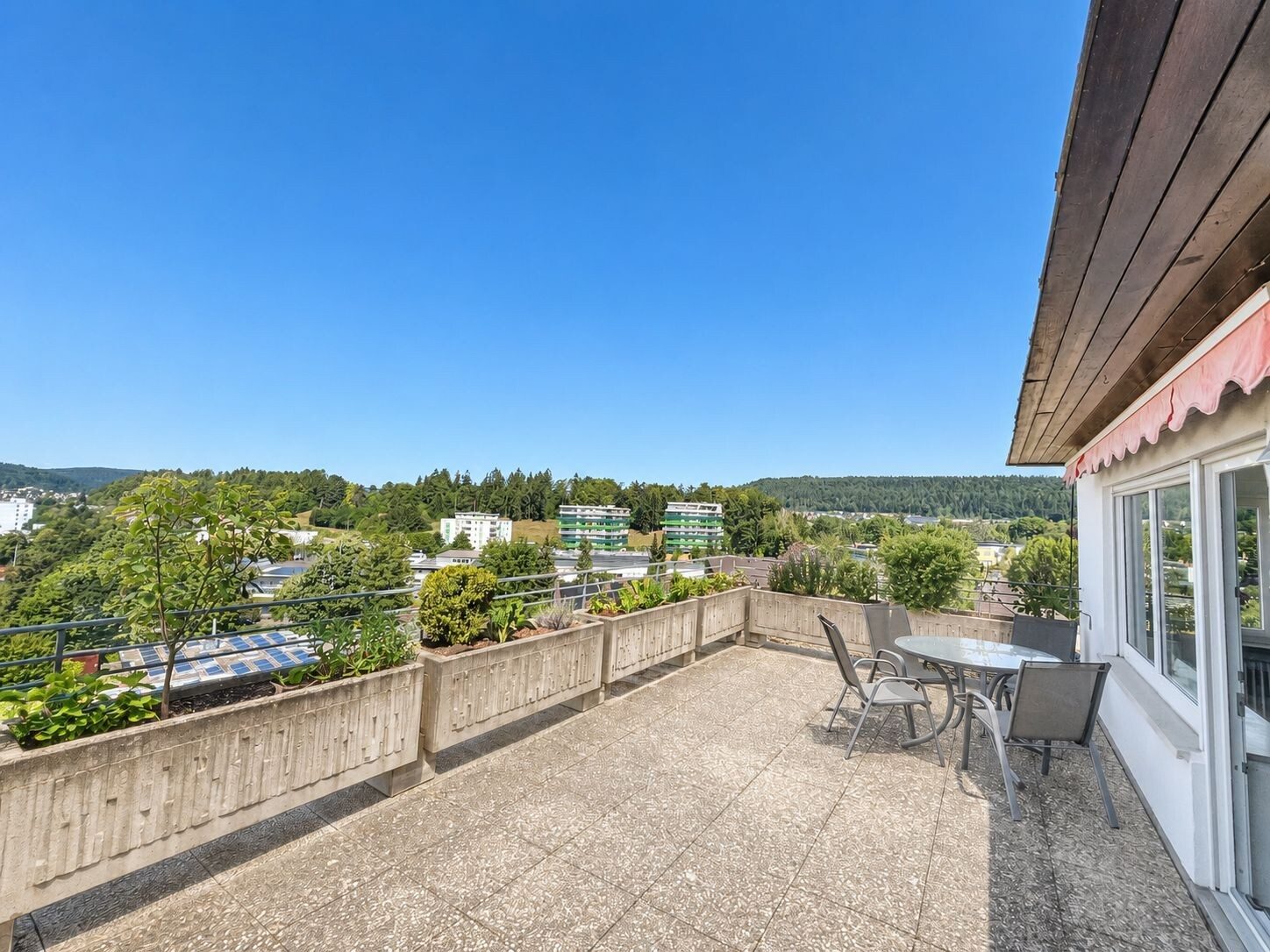 Balkon Ingo Leibinger Immobilienvermittlung - Immobilienangebot - Tuttlingen - Wohnungen - PROVISIONSFREI- Ihr neues Zuhause in begehrter Lage – 3,5 Zimmer-Wohnung mit 2 TG-Stellplätze