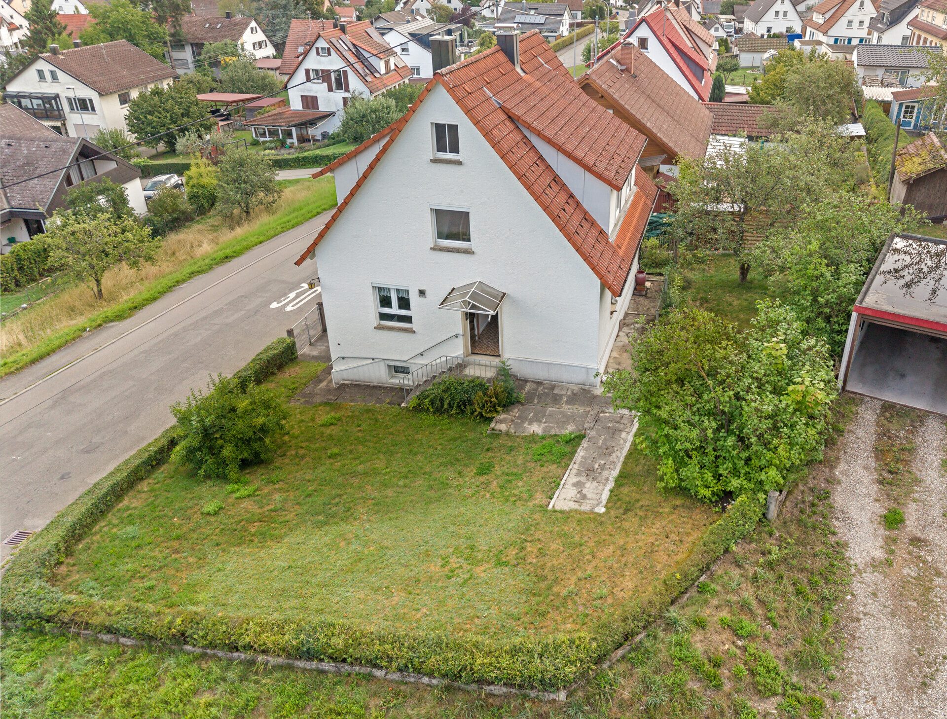 Seitenansicht Ingo Leibinger Immobilienvermittlung - Immobilienangebot - Tuttlingen / Nendingen - Häuser - PROVISIONSFREI - Hier wohnt man gerne – Einfamilienhaus in begehrter Ortsrandlage