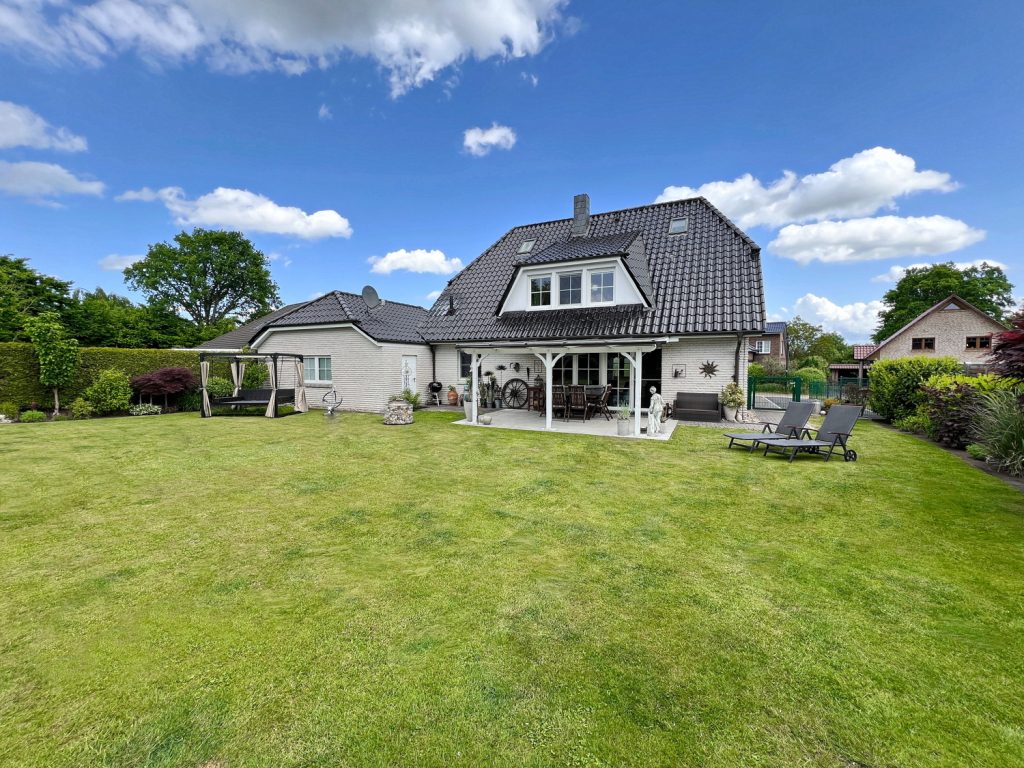 TeamPower Immobilien GmbH - Immobilienangebot - Armstedt - Alle - Hier wächst Familie - Friesenhaus mit Gartenidylle & viel Platz zum Leben!