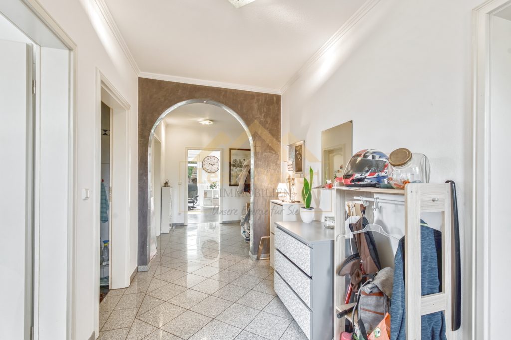 TeamPower Immobilien GmbH - Immobilienangebot - Großenaspe - Alle - Besondere Gewerbe-Immobilie - Arbeiten und Großzügiges Wohnen - Alles unter einem Dach !