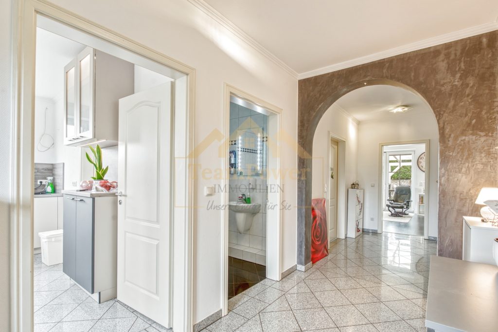 TeamPower Immobilien GmbH - Immobilienangebot - Großenaspe - Alle - Besondere Gewerbe-Immobilie - Arbeiten und Großzügiges Wohnen - Alles unter einem Dach !