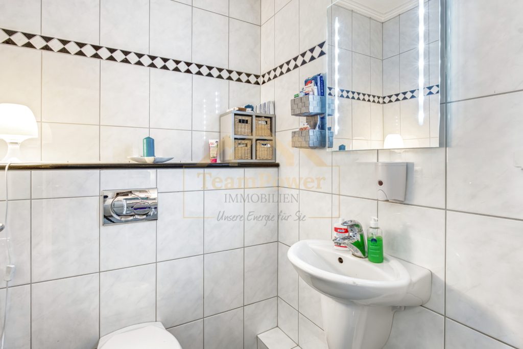 TeamPower Immobilien GmbH - Immobilienangebot - Großenaspe - Alle - Besondere Gewerbe-Immobilie - Arbeiten und Großzügiges Wohnen - Alles unter einem Dach !
