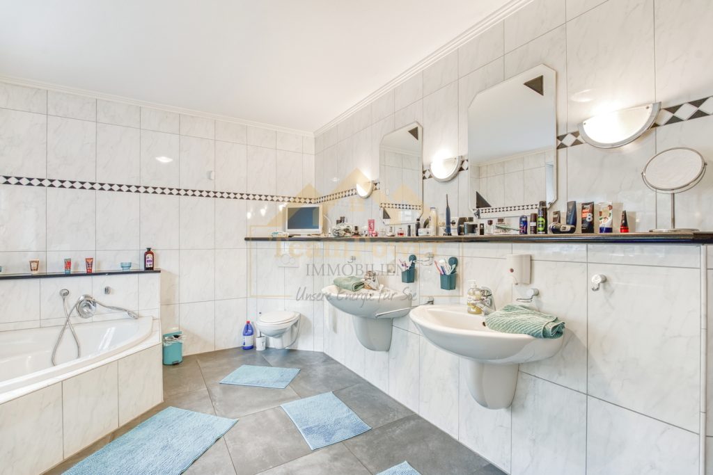 TeamPower Immobilien GmbH - Immobilienangebot - Großenaspe - Alle - Besondere Gewerbe-Immobilie - Arbeiten und Großzügiges Wohnen - Alles unter einem Dach !