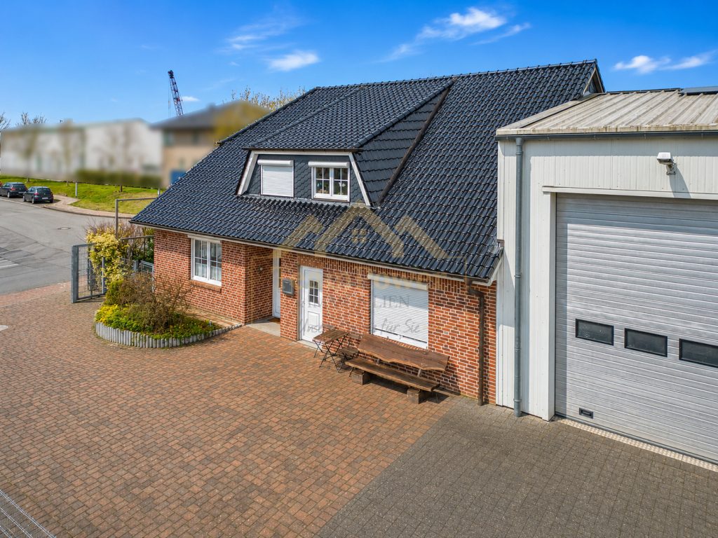 TeamPower Immobilien GmbH - Immobilienangebot - Großenaspe - Alle - Besondere Gewerbe-Immobilie - Arbeiten und Großzügiges Wohnen - Alles unter einem Dach !