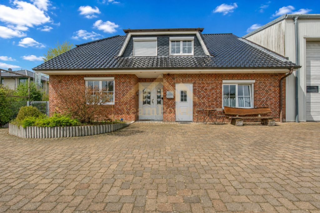 TeamPower Immobilien GmbH - Immobilienangebot - Großenaspe - Alle - Besondere Gewerbe-Immobilie - Arbeiten und Großzügiges Wohnen - Alles unter einem Dach !