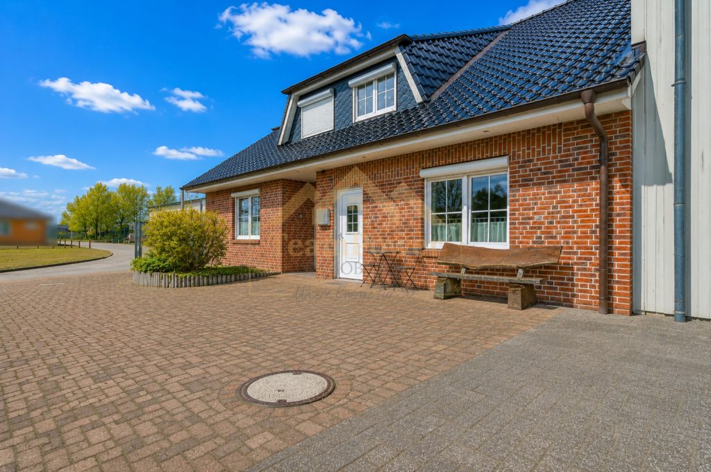 TeamPower Immobilien GmbH - Immobilienangebot - Großenaspe - Alle - Besondere Gewerbe-Immobilie - Arbeiten und Großzügiges Wohnen - Alles unter einem Dach !