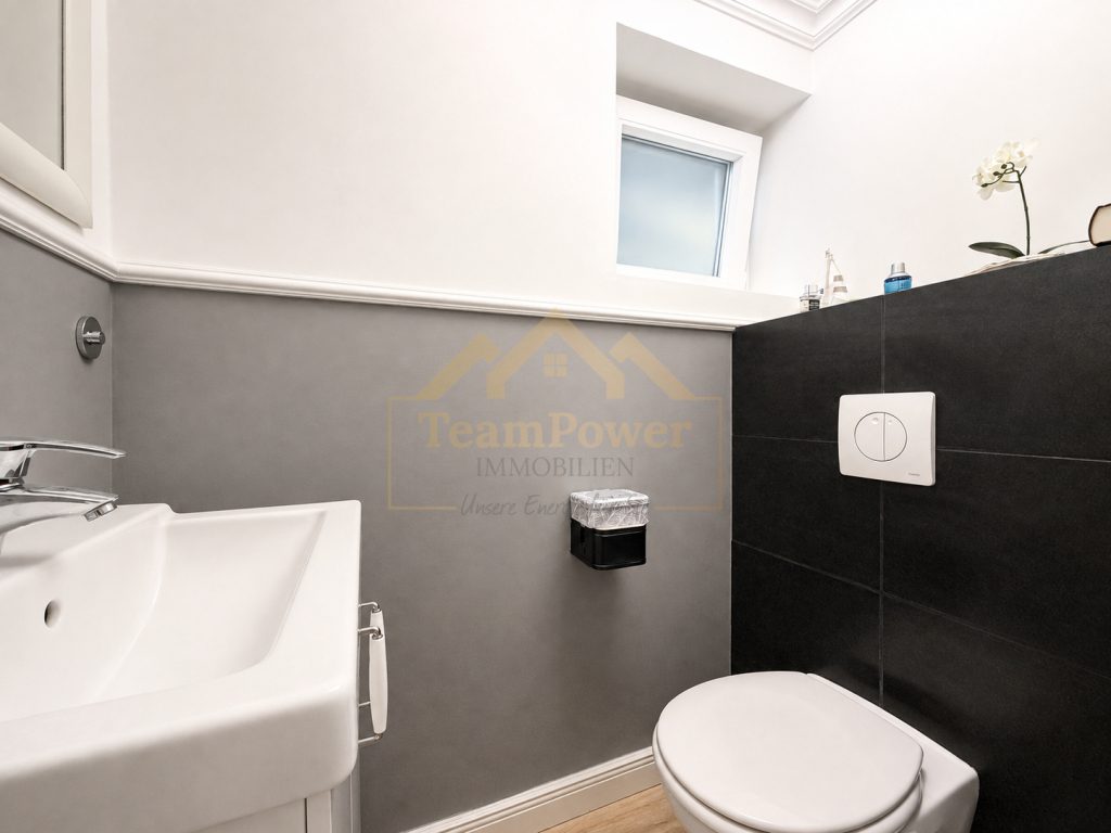 TeamPower Immobilien GmbH - Immobilienangebot - Kellinghusen - Alle - Modernisiertes Platzwunder im Split-Level-Stil – ideal für Familien