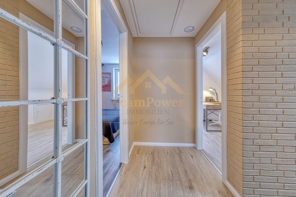 TeamPower Immobilien GmbH - Immobilienangebot - Kellinghusen - Alle - Modernes Wohnen trifft klassische Substanz – bezugsfertiges Traumhaus