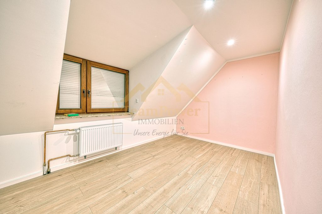TeamPower Immobilien GmbH - Immobilienangebot - Neumünster - Alle - Mehr als ein Zuhause –
Ihr Familienglück mit großem Garten