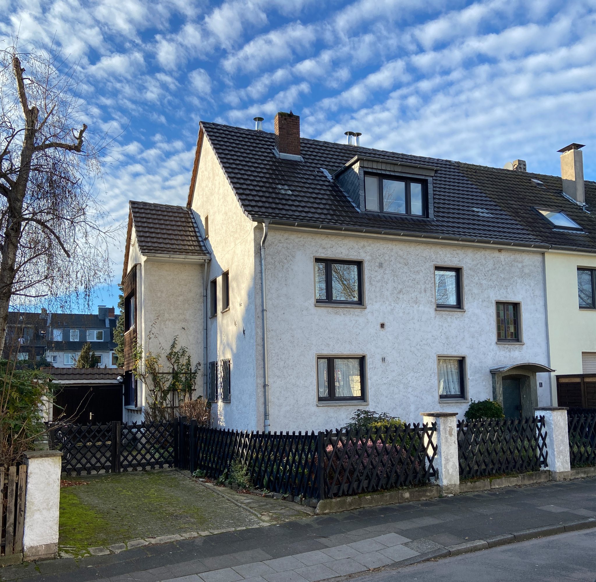 S Immobilienpartner GmbH - Immobilienangebot - Köln - Raderthal - Raderthal - Doppelhaushälfte - 2-Familienhaus sucht Großfamilie. Auch Teilvermietung ist möglich.