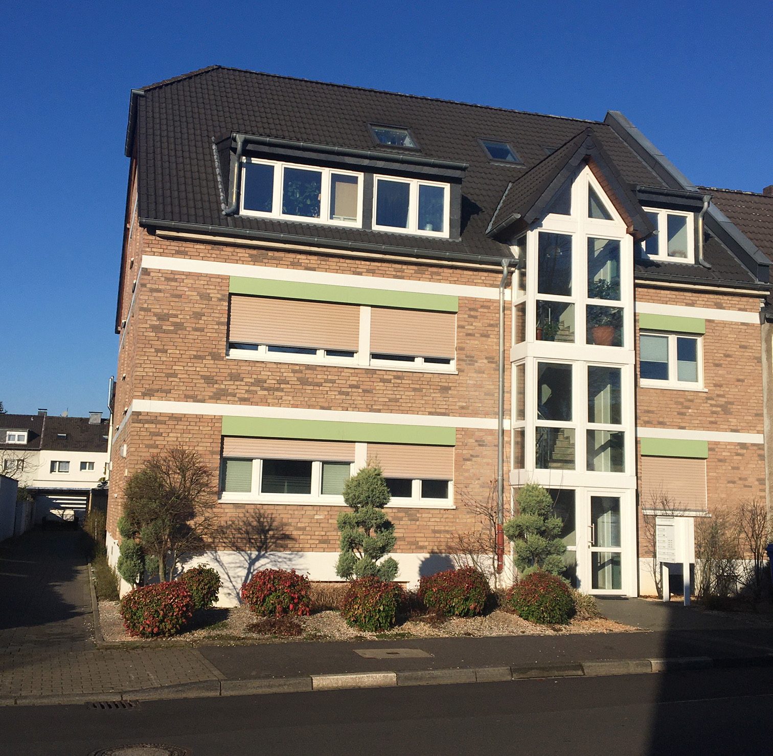 S Immobilienpartner GmbH - Immobilienangebot - Leverkusen - Küppersteg - Küppersteg - Mehrfamilienhaus (Invest.) - 8 auf einen Streich!