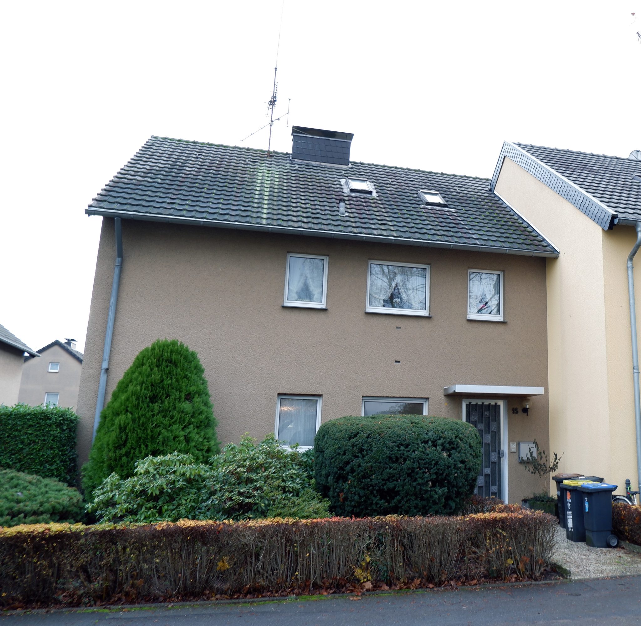 S Immobilienpartner GmbH - Immobilienangebot - Köln - Porz-Urbach - Urbach - Zweifamilienhaus - Leeres Zweifamilienhaus!
