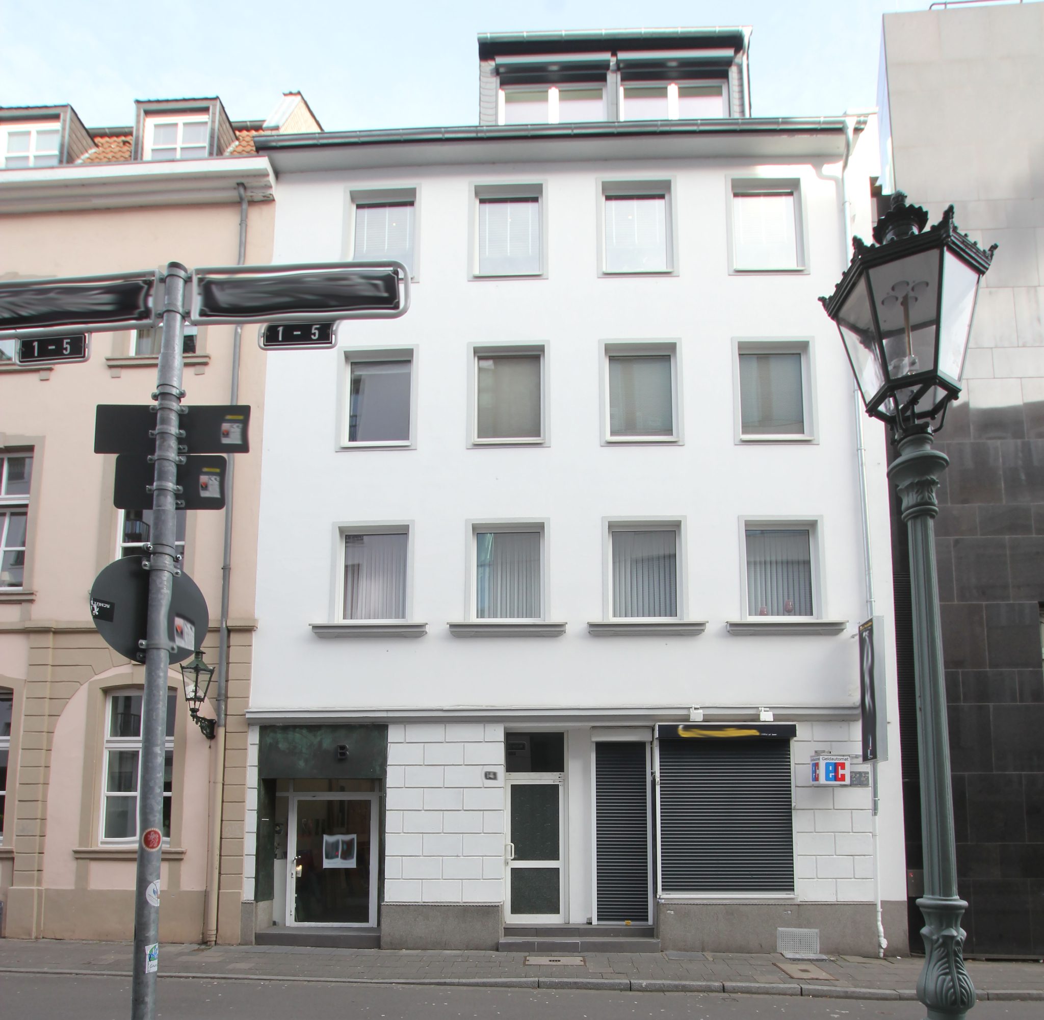 S Immobilienpartner GmbH - Immobilienangebot - Düsseldorf - Altstadt - Altstadt (Düsseldorf) - Wohn-/Geschäftshaus (Invest.) - Klassisches WGH mit Neubau Dachgeschosswohnung