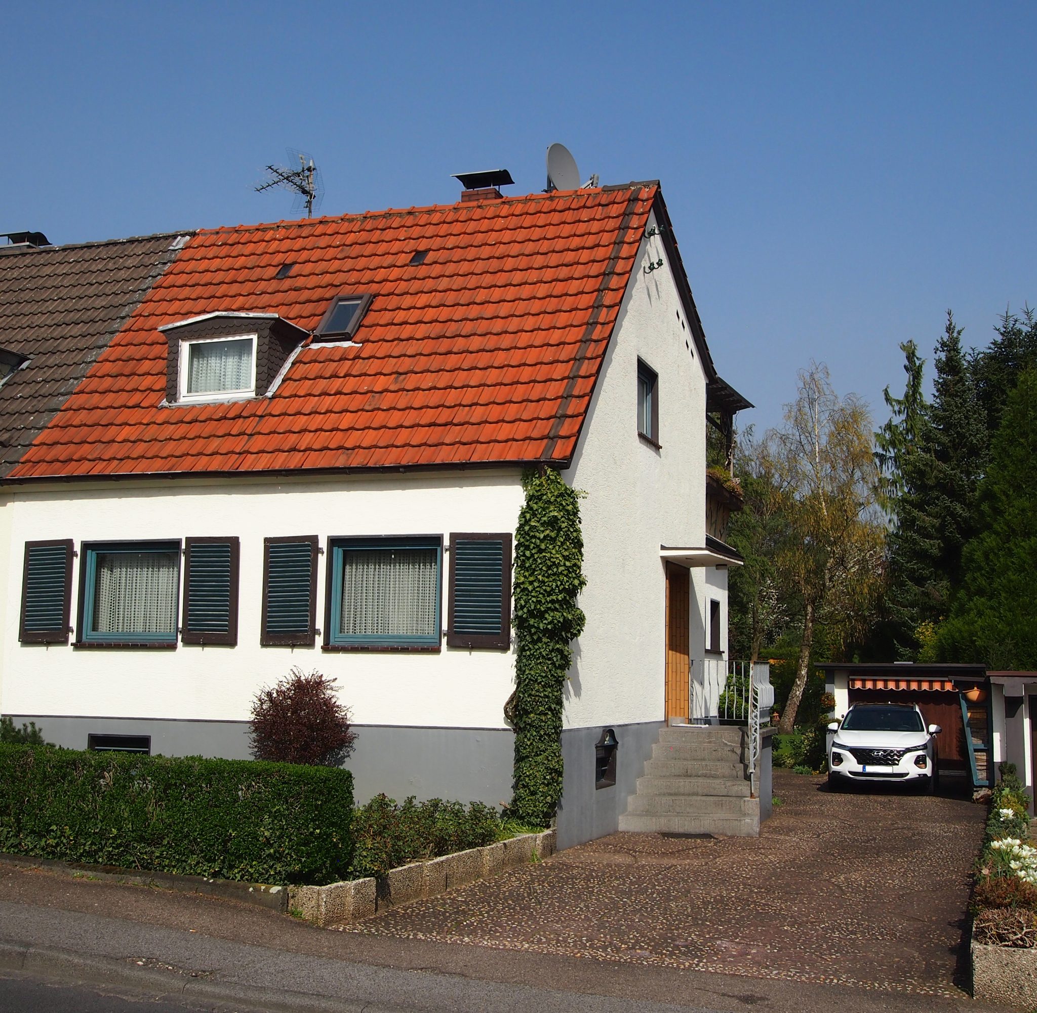 S Immobilienpartner GmbH - Immobilienangebot - Bergisch-Gladbach - Hand - Hand - Doppelhaushälfte - Idylisch & zentral für Gartenliebhaber