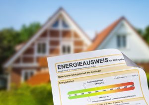 Energy certificate in front of a house
