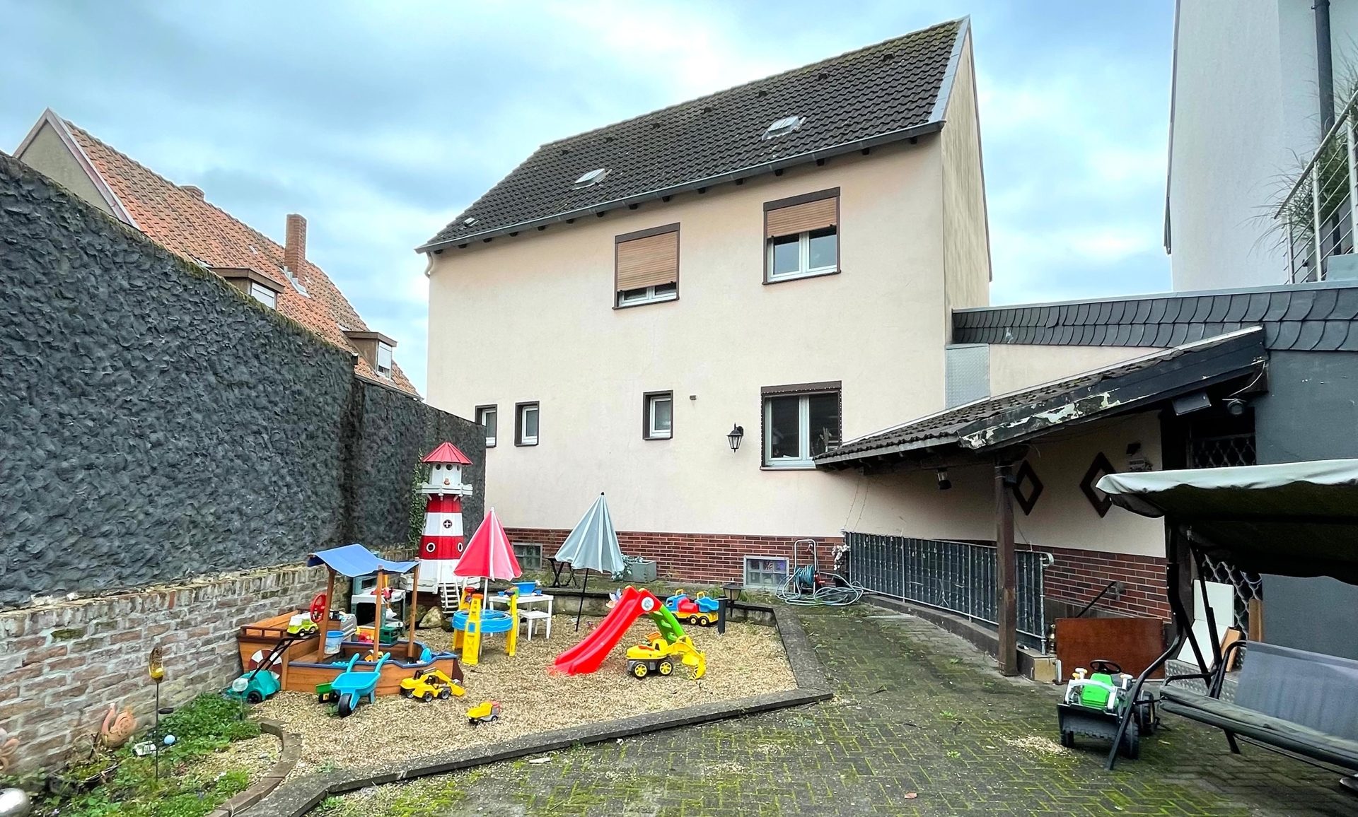 Immobilienangebot - Bergheim - Haus - Raumwunder auf großem Grundstück