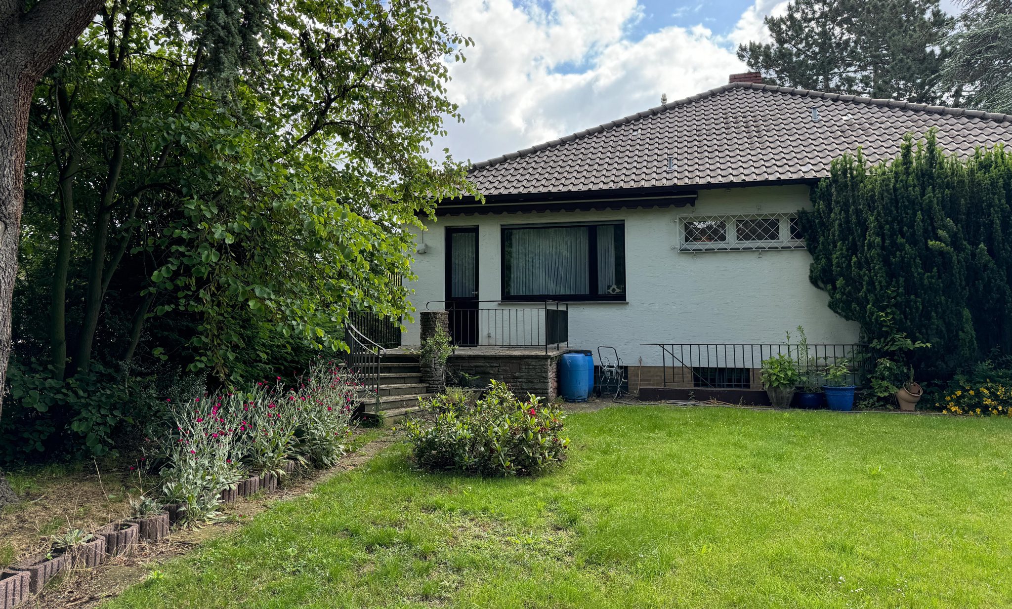 S Immobilienpartner GmbH - Immobilienangebot - Düren - Lendersdorf - Düren - Einfamilienhaus - Stilvoller Winkelbungalow - eine absolute Rarität