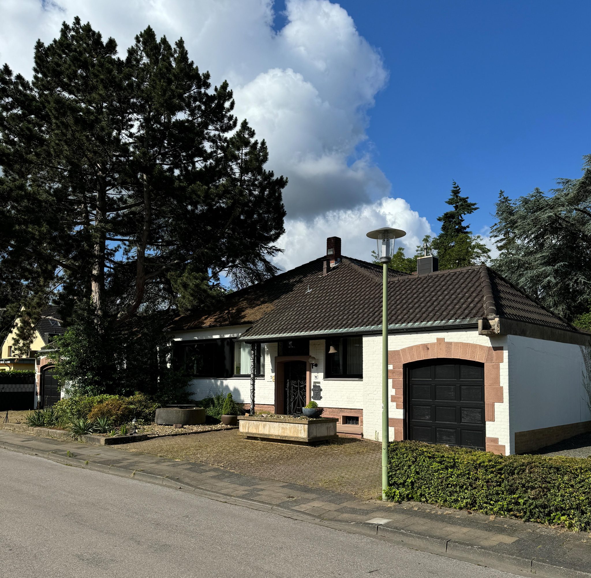 S Immobilienpartner GmbH - Immobilienangebot - Düren - Lendersdorf - Düren - Einfamilienhaus - Stilvoller Winkelbungalow - eine absolute Rarität