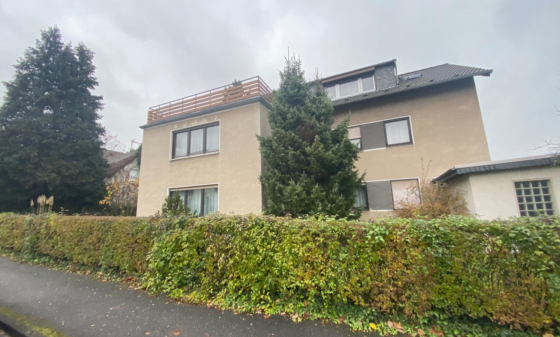 Immobilienangebot - Bonn / Lannesdorf - Haus - Charmantes 3-Familienhaus mit Potenzial
