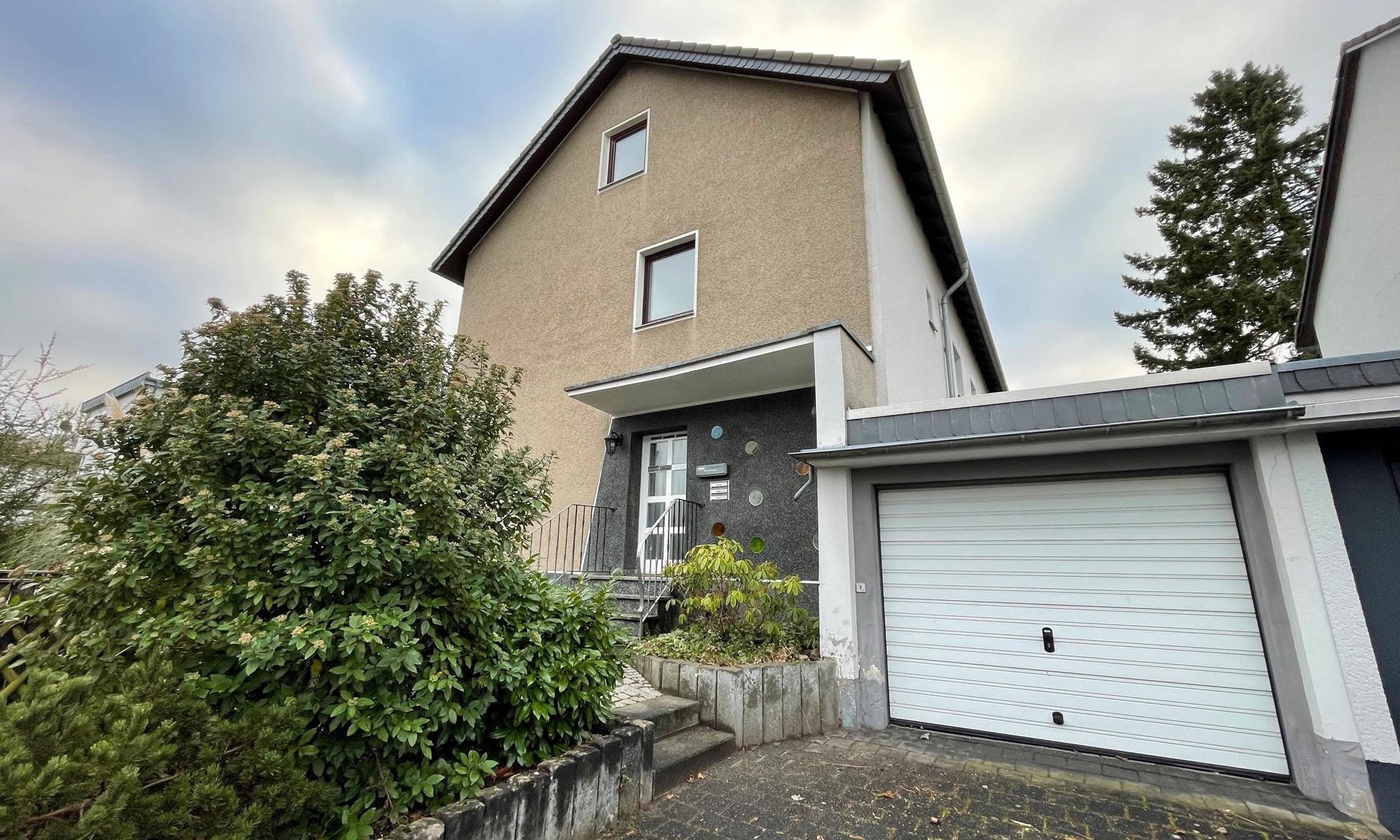 Immobilienangebot - Bonn - Haus - Charmantes 3-Familienhaus mit Potenzial