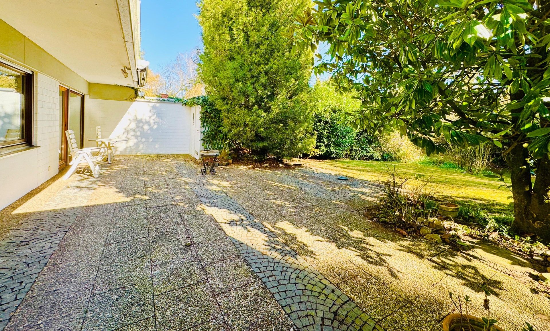 Immobilienangebot - Bonn / Schweinheim - Wohnung - Wohnen wie im Bungalow!