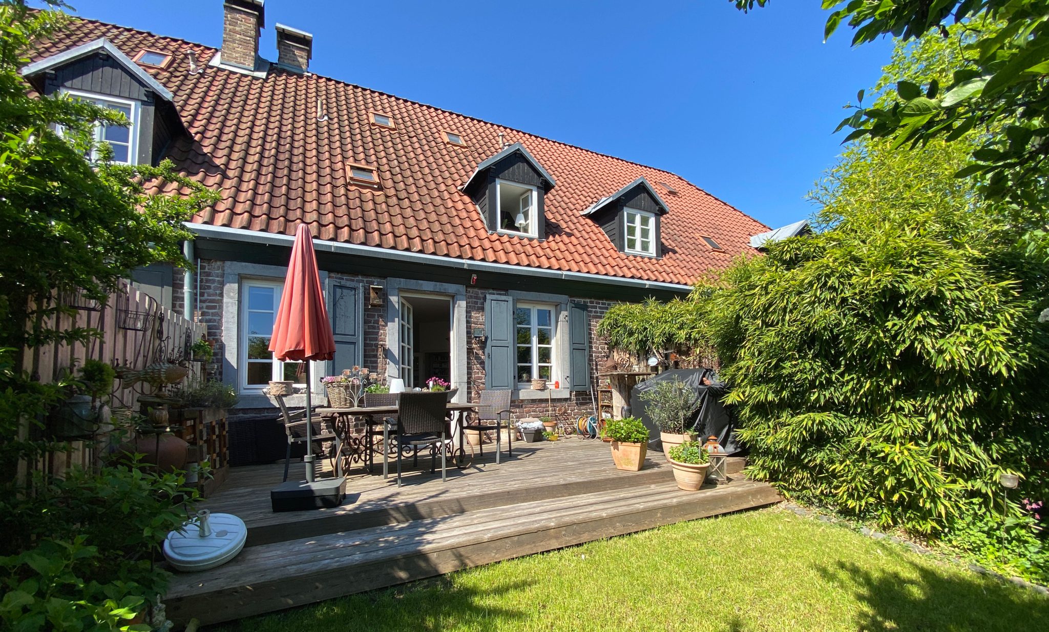 S Immobilienpartner GmbH - Immobilienangebot - Köln - Bocklemünd/Mengenich - Bocklemünd/Mengenich - Reihenmittelhaus - Seltene Gelegenheit im historischen Arnoldshof: Haus mit Garten, Terrasse und Garage