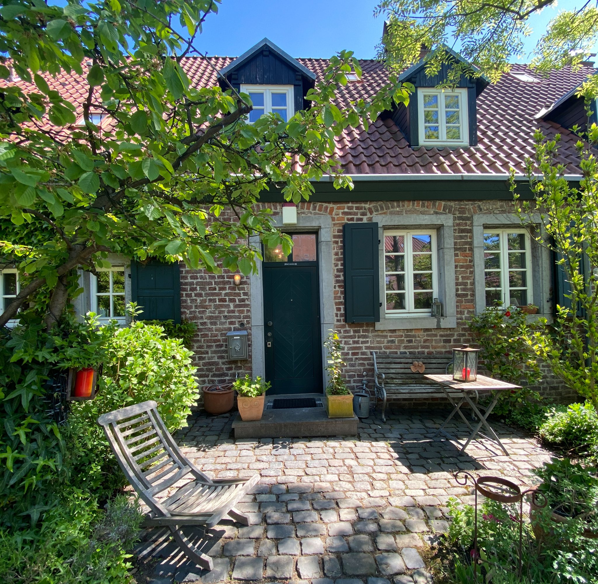 S Immobilienpartner GmbH - Immobilienangebot - Köln - Bocklemünd/Mengenich - Bocklemünd/Mengenich - Reihenmittelhaus - Seltene Gelegenheit im historischen Arnoldshof: Haus mit Garten, Terrasse und Garage
