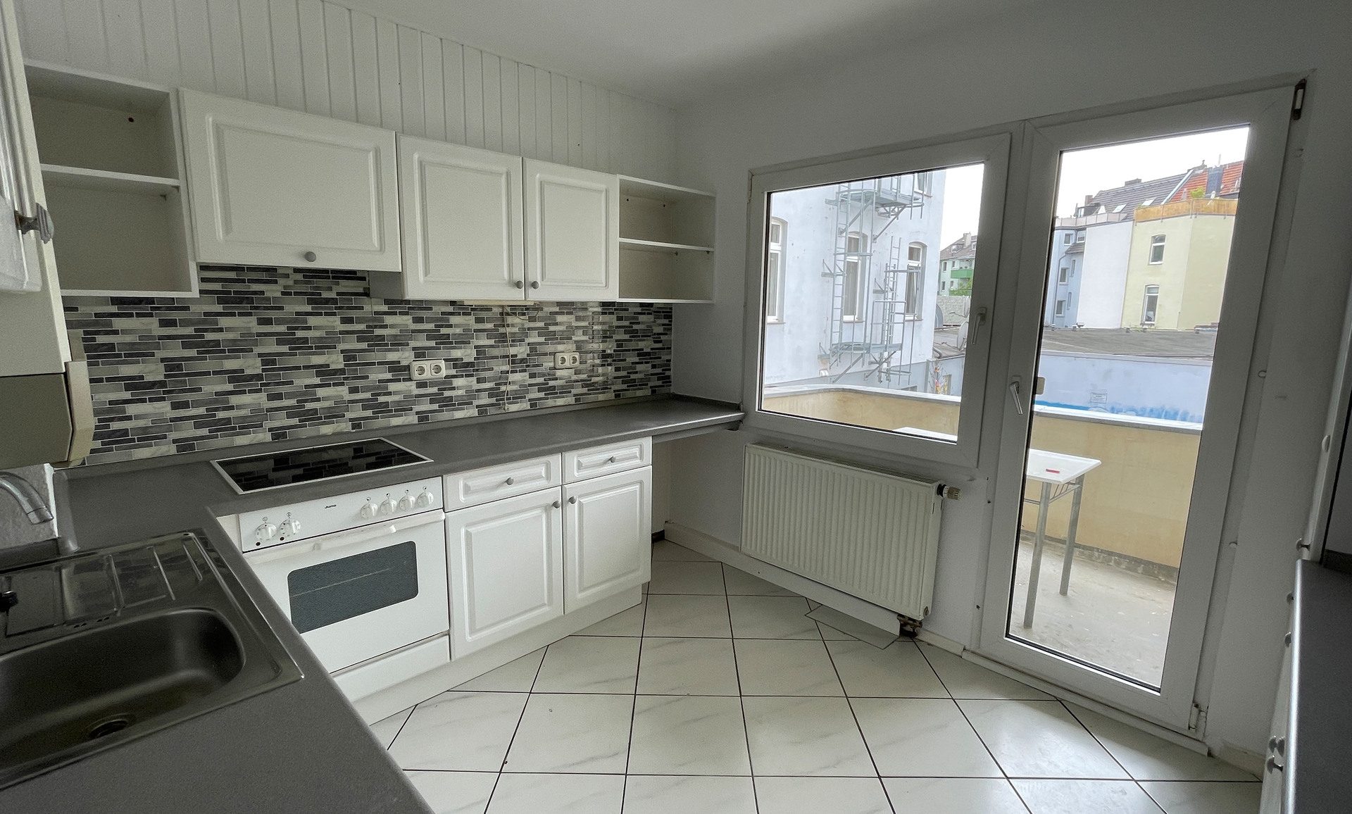Immobilienangebot - Köln - Haus - Guter Wohnungsmix plus Stellplätze!