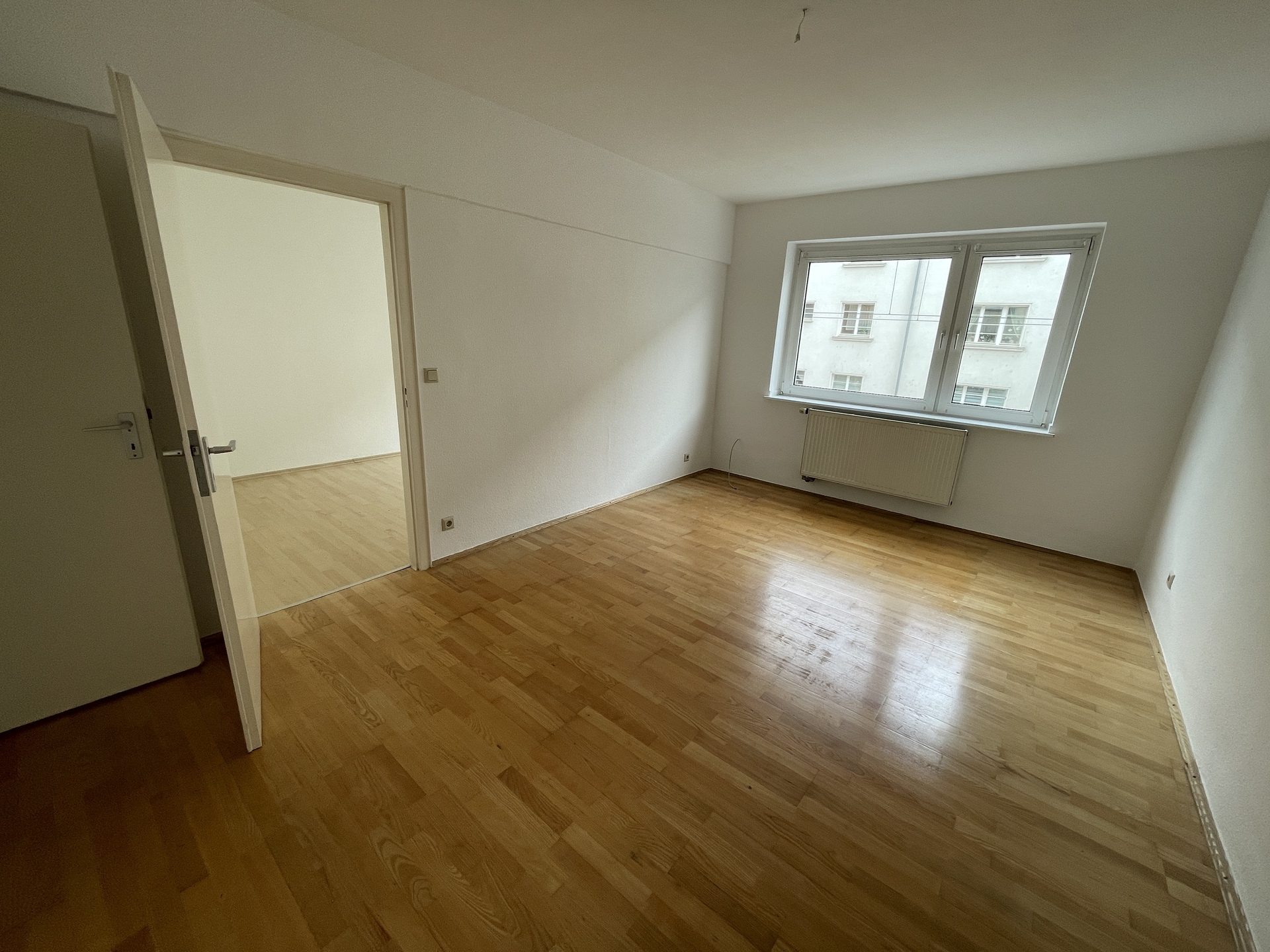 Immobilienangebot - Köln - Haus - Guter Wohnungsmix plus Stellplätze!