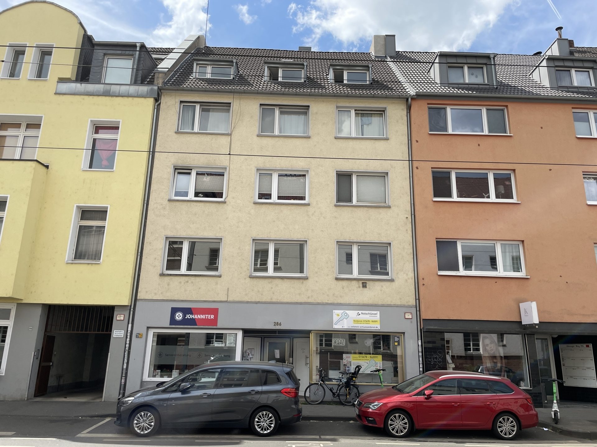 Immobilienangebot - Köln - Haus - Guter Wohnungsmix plus Stellplätze!