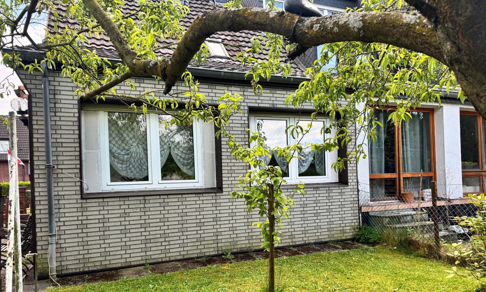 Immobilienangebot - Köln / Flittard - Haus - Gestalten Sie neu!