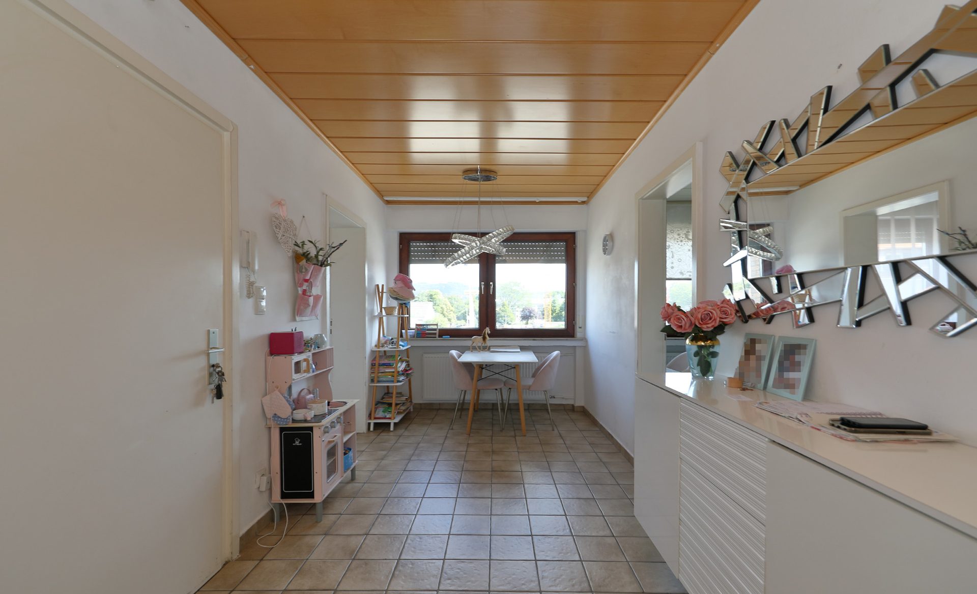 Immobilienangebot - Bonn - Lannesdorf - Alle - Ideales Anlageobjekt in Bonn – Drei Wohnungen, drei Garagen, zentrale Lage